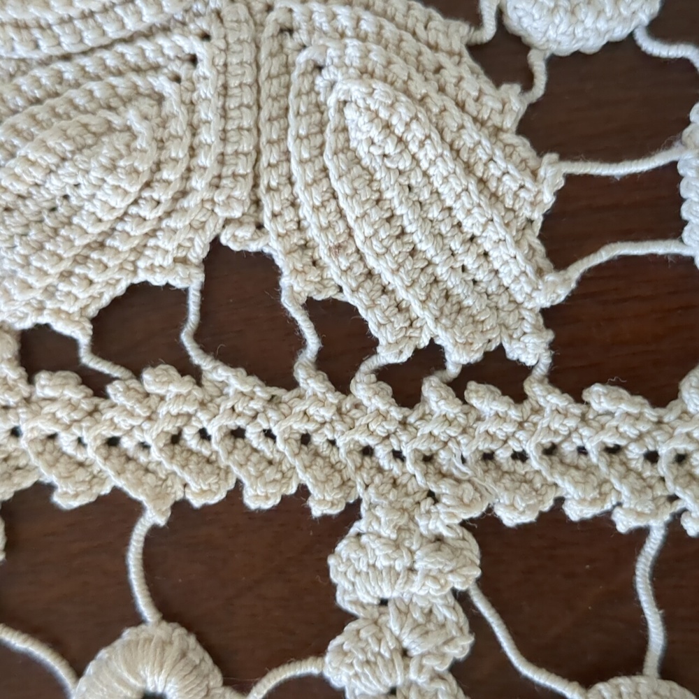 Grape 🍇 vine doily, handmade in Romania - Picture 4 of 10